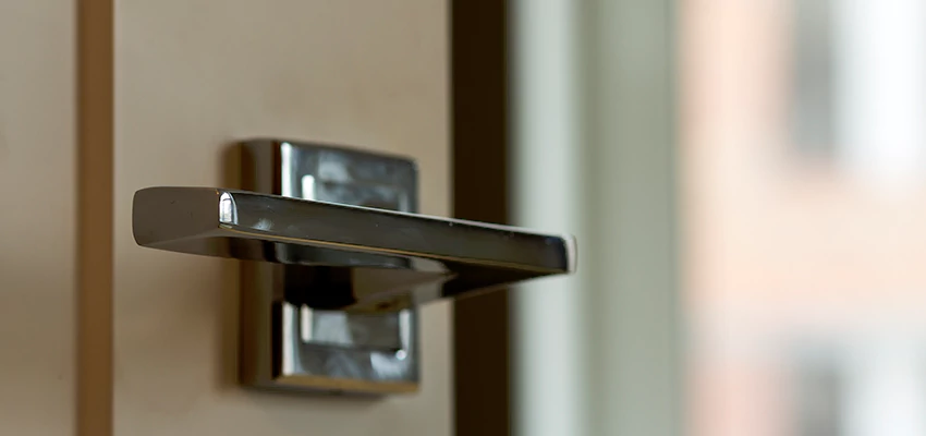 Door Lever Knob Repair in Tampa, Florida