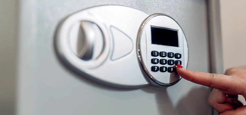 Jewelry Safe Cracking in Tampa, Florida